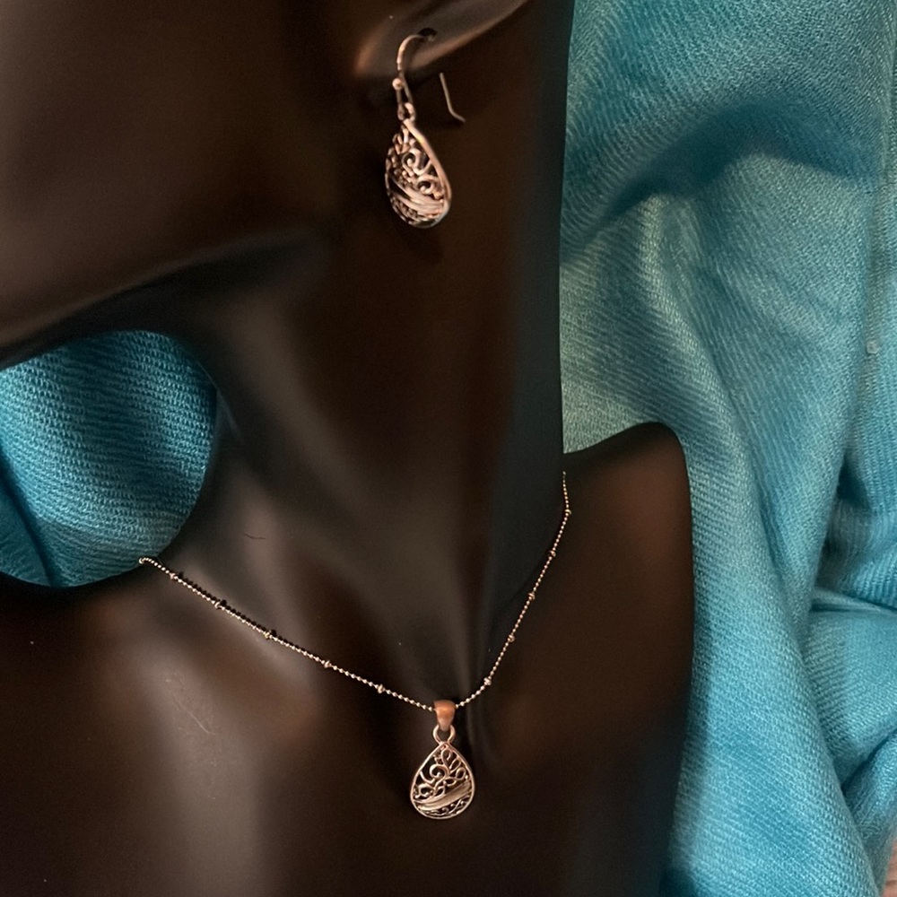 Necklace and earrings set
